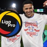 Alex Arce sorprenderia a todos y volveria a LigaPr 1 El artillero paraguayo Álex Arce se encuentra en el radar de los clubes ecuatorianos para un posible regreso que agitaría el mercado de fichajes.
