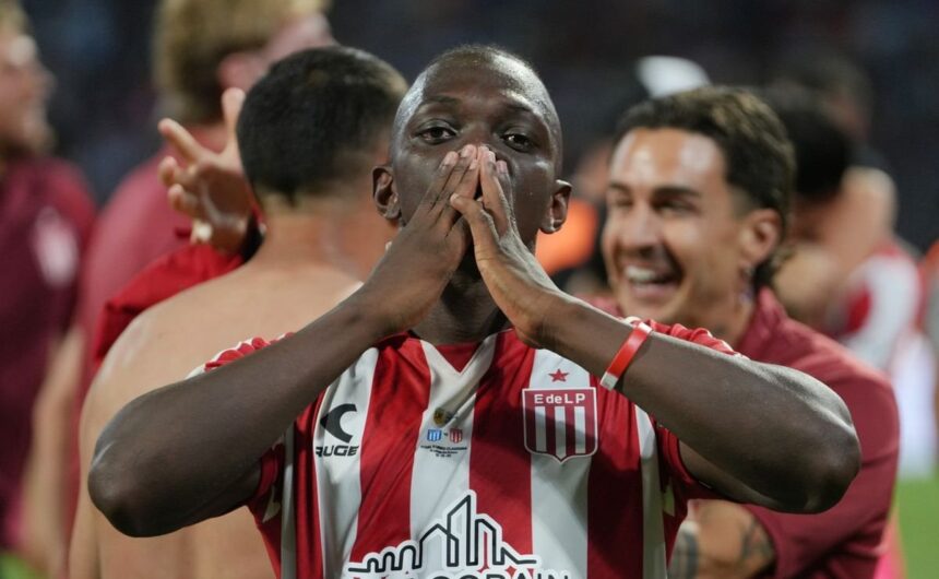 Brasil y Europa se pelean por el fichaje de Edwin El talentoso extremo colombiano Edwuin Cetré podría dejar Estudiantes de La Plata ante el fuerte interés de clubes del Brasileirao y del fútbol europeo.