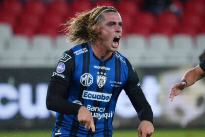 Claudio Spinelli dejaria Independiente del Valle 2 El atacante argentino Claudio Spinelli estaría cerca de abandonar las filas de Independiente del Valle tras el interés de un inesperado club en este mercado.