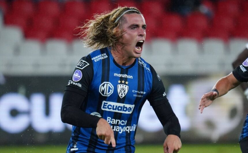 Claudio Spinelli dejaria Independiente del Valle 2 El atacante argentino Claudio Spinelli estaría cerca de abandonar las filas de Independiente del Valle tras el interés de un inesperado club en este mercado.