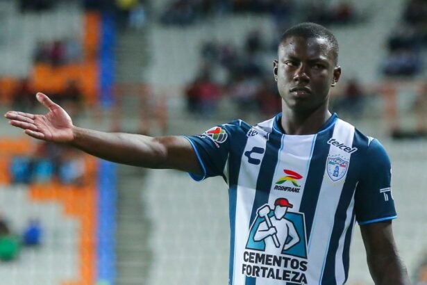 Cuatro grandes de America van por Marino Hinestroz El talentoso extremo Marino Hinestroza se convierte en el deseo de los principales clubes del continente. Boca Juniors aparece en el horizonte del colombiano.