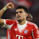 El prestigioso ranking donde Luis Diaz termina el El colombiano Luis Díaz cierra el año en la cima del fútbol mundial, logrando superar a astros como Lionel Messi y Cristiano Ronaldo en rendimiento actual.