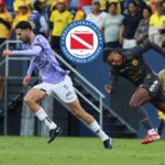 Independiente del Valle refuerza a Argentinos Juni Independiente del Valle transfiere talento a Argentinos Juniors, fortaleciendo a un posible adversario de Barcelona SC en la Copa Libertadores.