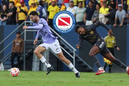 Independiente del Valle refuerza a Argentinos Juni Independiente del Valle transfiere talento a Argentinos Juniors, fortaleciendo a un posible adversario de Barcelona SC en la Copa Libertadores.