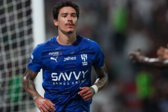 Inminente salida de Darwin Nunez de Arabia Saudi c El delantero uruguayo Darwin Núñez podría poner fin a su etapa en el fútbol saudí durante el próximo mercado invernal, tras apenas unos meses en el Al Hilal.