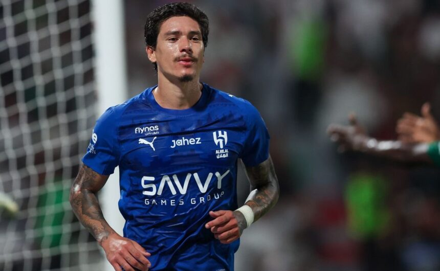 Inminente salida de Darwin Nunez de Arabia Saudi c El delantero uruguayo Darwin Núñez podría poner fin a su etapa en el fútbol saudí durante el próximo mercado invernal, tras apenas unos meses en el Al Hilal.