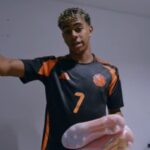 Lamine Yamal se puso la camiseta de Colombia y con La joven figura del Barcelona, Lamine Yamal, impactó a sus seguidores al vestir la prenda de la Selección Colombia y referirse a los desafíos de su carrera.
