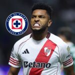 Miguel Angel Borja llego a Mexico pero no quiso f El goleador colombiano Miguel Ángel Borja aterrizó en suelo azteca y generó revuelo tras negarse a firmar camisetas de Cruz Azul.