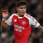 Piero Hincapie lleva al Arsenal a la punta de la P El tricolor Piero Hincapié brilla en el Arsenal y la hinchada se rinde ante su nivel tras alcanzar la punta de la Premier League.