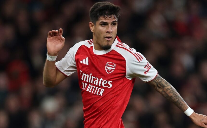 Piero Hincapie lleva al Arsenal a la punta de la P El tricolor Piero Hincapié brilla en el Arsenal y la hinchada se rinde ante su nivel tras alcanzar la punta de la Premier League.