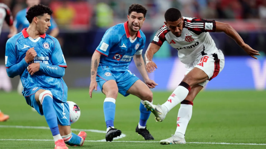 image 10 Flamengo dio un paso firme en su camino por la Copa Intercontinental 2025 tras vencer 2-1 a Cruz Azul en Qatar, en un emocionante capítulo del denominado Derby de las Américas. El equipo brasileño, reciente campeón de la Copa Libertadores, se apoyó en una actuación brillante de Giorgian De Arrascaeta, quien marcó los dos goles que sentenciaron el compromiso.