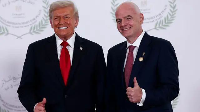 image 17 El presidente de la FIFA, Gianni Infantino, volvió a quedar en el centro de la polémica tras una denuncia presentada ante el Comité de Ética del organismo. La queja, impulsada por la organización FairSquare, lo acusa de presuntas vulneraciones al principio de neutralidad política luego de entregar, en una transmisión en vivo, un Premio FIFA de la Paz al presidente estadounidense Donald Trump.