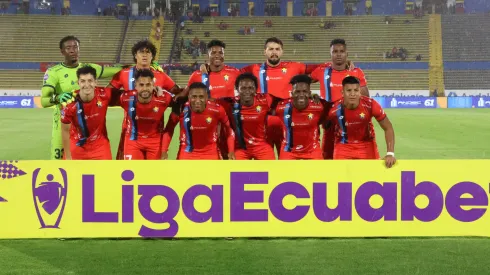 imagen 4 La Asociación Deportiva 9 de Octubre formalizó este jueves un pedido ante la Federación Ecuatoriana de Fútbol (FEF) para que se le conceda el ascenso a la Serie A de la LigaPro para la temporada 2026, luego de que el descenso de Club Deportivo El Nacional fuera ratificado por la FEF por sanciones administrativas y pérdida de puntos, acción que deja un cupo vacante en la máxima categoría.