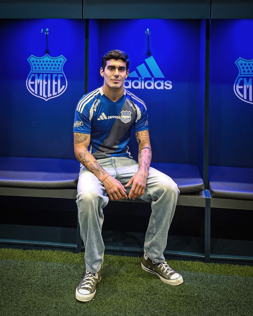 imagen El mediocampista peruano Alfonso Barco anunció oficialmente su desvinculación de Club Sport Emelec, poniendo fin a su paso por el equipo eléctrico después de seis meses defendiendo la camiseta azul.