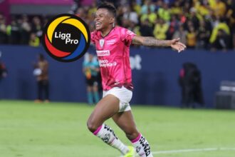 Alexander Bolanos ahora Romario Bolanos tiene nu Tras la polémica por su identidad, el delantero Romario Bolaños (antes Alexander) se vincula a un nuevo club para disputar la LigaPro 2024.