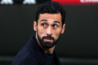 Arbeloa tajante sobre los silbidos a Vinicius Be El exjugador y técnico Álvaro Arbeloa respaldó a las figuras del Real Madrid tras los recientes silbidos de la afición, pidiendo respeto para sus futbolistas.