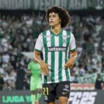 Atletico Nacional presento a Eduard Bello y se con El volante venezolano Eduard Bello es el nuevo fichaje de Atlético Nacional. Conoce las cifras de su millonario vínculo con el cuadro colombiano.