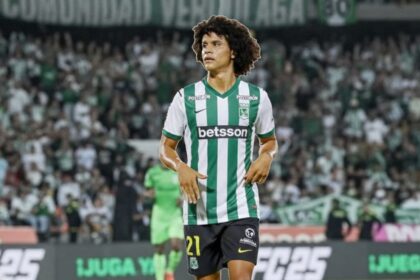 Atletico Nacional presento a Eduard Bello y se con El volante venezolano Eduard Bello es el nuevo fichaje de Atlético Nacional. Conoce las cifras de su millonario vínculo con el cuadro colombiano.