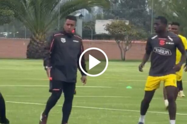 Casi le pega Cesar Farias a su jugador en Barcelo El estratega de Barcelona SC, César Farías, mostró su lado más exigente al reprender duramente a uno de sus futbolistas durante la práctica del Ídolo.