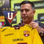 Cesar Farias sorprende a todos y se burla de Liga El exDT de Aucas, César Farías, encendió la polémica con un contundente mensaje dirigido a Liga de Quito, recordando la rivalidad en el fútbol ecuatoriano.