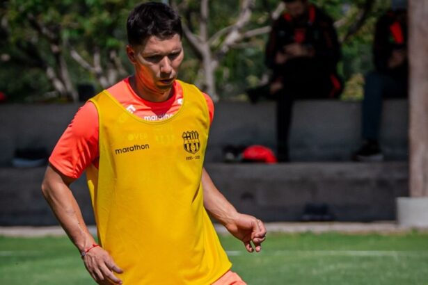 Cesar Farias y su primer once titular con Barcelon El técnico venezolano César Farías ya tiene lista su primera alineación para comandar al Ídolo del Astillero en su debut oficial con el club.