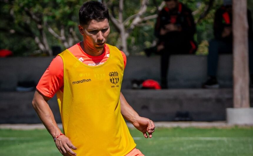 Cesar Farias y su primer once titular con Barcelon El técnico venezolano César Farías ya tiene lista su primera alineación para comandar al Ídolo del Astillero en su debut oficial con el club.
