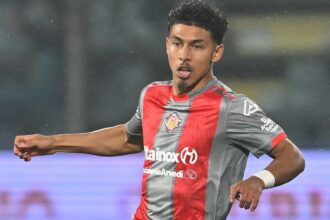 Cremonese le da otro durisimo golpe a Jeremy Sarmi El atacante ecuatoriano **Jeremy Sarmiento** enfrenta un nuevo obstáculo en su carrera dentro del fútbol italiano con el **Cremonese**. Aquí los detalles.