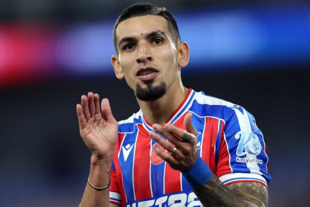 Daniel Munoz muy cerca de dejar Crystal Palace tr El defensor colombiano Daniel Muñoz estaría cerca de abandonar la disciplina del Crystal Palace tras conocerse noticias que cambiarían su futuro en Inglaterra.