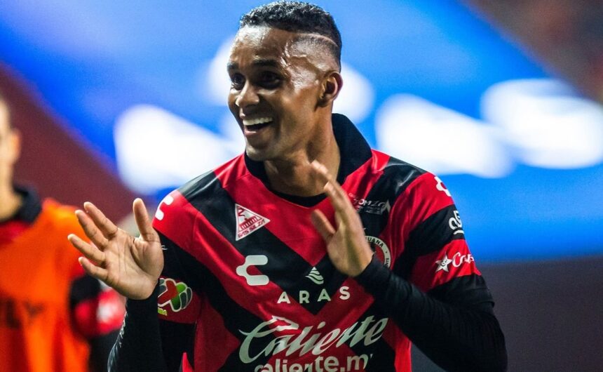 El sorpresivo club que se quedara con Fidel Martin El futuro de Fidel Martínez daría un giro inesperado. Se filtra el equipo que buscaría el fichaje del atacante ecuatoriano para la temporada 2026.