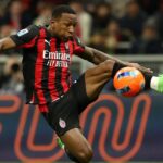 El terrible apodo que le pusieron a Pervis Estupin Descubre el insólito sobrenombre con el que fue bautizado el lateral ecuatoriano Pervis Estupiñán en territorio italiano, resaltando su impacto en Europa.