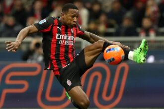 El terrible apodo que le pusieron a Pervis Estupin Descubre el insólito sobrenombre con el que fue bautizado el lateral ecuatoriano Pervis Estupiñán en territorio italiano, resaltando su impacto en Europa.