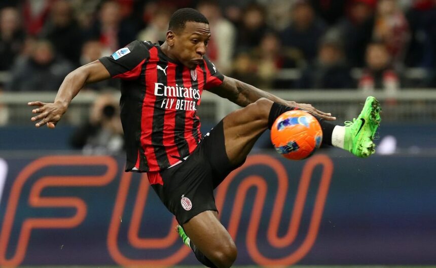 El terrible apodo que le pusieron a Pervis Estupin Descubre el insólito sobrenombre con el que fue bautizado el lateral ecuatoriano Pervis Estupiñán en territorio italiano, resaltando su impacto en Europa.