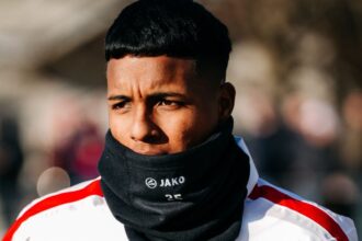 Esta subido de peso Las primeras palabras de Seba Sebastian Hoeneß, estratega del Stuttgart, se refirió a la llegada del ecuatoriano Jeremy Arévalo y su proceso de adaptación física en la Bundesliga.