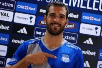 Facundo Castelli tiene nuevo club en LigaPro El delantero argentino Facundo Castelli definió su futuro y continuará demostrando su cuota goleadora en el fútbol ecuatoriano durante esta temporada.