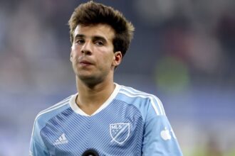 Figura de la MLS y excompanero de Messi en Barcelo Una figura estelar de la MLS, con pasado en el FC Barcelona junto a Lionel Messi, se ausentará de las canchas por una grave lesión hasta el año 2027.