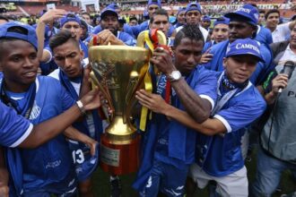 Fue tricampeon con Emelec y se ofrece a volver al Un referente del histórico tricampeonato de Emelec ha manifestado su firme deseo de volver a vestir la camiseta azul para la temporada 2026.