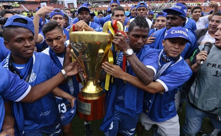 Fue tricampeon con Emelec y se ofrece a volver al Un referente del histórico tricampeonato de Emelec ha manifestado su firme deseo de volver a vestir la camiseta azul para la temporada 2026.