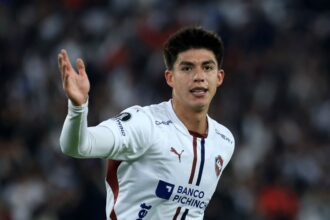 Gabriel Villamil dejaria Liga de Quito por millona El mediocampista boliviano Gabriel Villamil podría salir de Liga de Quito tras recibir una propuesta económica irresistible del exterior.