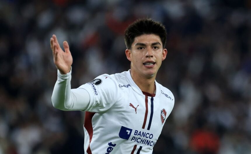 Gabriel Villamil dejaria Liga de Quito por millona El mediocampista boliviano Gabriel Villamil podría salir de Liga de Quito tras recibir una propuesta económica irresistible del exterior.