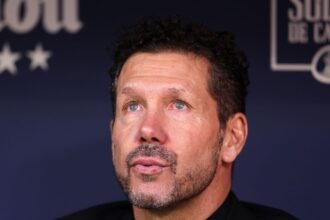 Impresentable e indecente Espana explota contra S La prensa española califica de "impresentable" la actitud de Diego Simeone ante Vinícius Júnior tras un tenso enfrentamiento en el derbi madrileño.