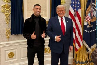 Inmortalizado la foto con Cristiano Ronaldo que T Donald Trump incluyó una fotografía junto a Cristiano Ronaldo como parte de la decoración de su oficina principal tras su regreso al poder en Estados Unidos.