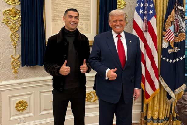 Inmortalizado la foto con Cristiano Ronaldo que T Donald Trump incluyó una fotografía junto a Cristiano Ronaldo como parte de la decoración de su oficina principal tras su regreso al poder en Estados Unidos.