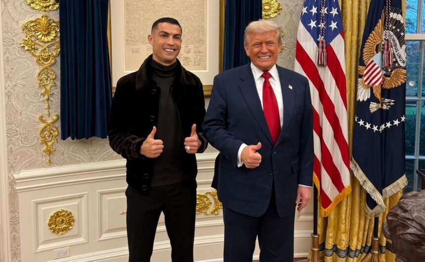 Inmortalizado la foto con Cristiano Ronaldo que T Donald Trump incluyó una fotografía junto a Cristiano Ronaldo como parte de la decoración de su oficina principal tras su regreso al poder en Estados Unidos.