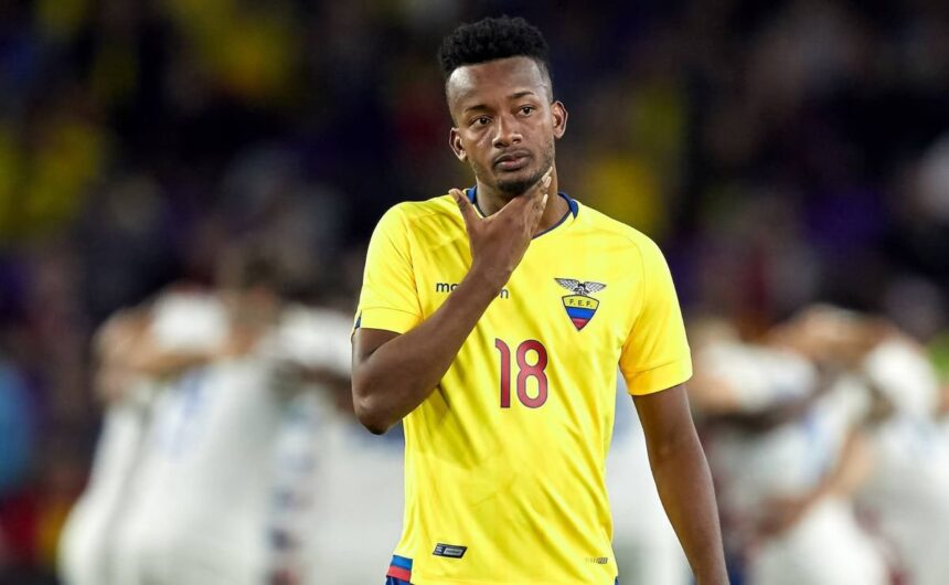 Jefferson Orejuela sigue jugando al futbol y ahora El mediocampista ecuatoriano Jefferson Orejuela continúa su carrera profesional y ya fue presentado en su nuevo equipo para esta temporada.