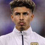 Jeremy Sarmiento tiene nuevo club hasta el 2030 El atacante de la Selección de Ecuador, Jeremy Sarmiento, firmó un extenso vínculo contractual que lo liga a su nuevo equipo hasta el año 2030.