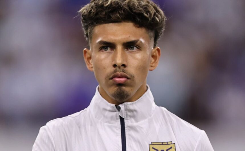 Jeremy Sarmiento tiene nuevo club hasta el 2030 El atacante de la Selección de Ecuador, Jeremy Sarmiento, firmó un extenso vínculo contractual que lo liga a su nuevo equipo hasta el año 2030.