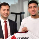 Kendry Paez fue presentado en River Plate y asi re La incorporación de Kendry Páez a River Plate desata una ola de comentarios entre los aficionados argentinos por su talento y vida extradeportiva.
