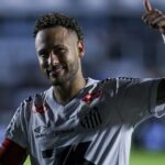 La noticia que estaba esperando Neymar en Brasil p El astro brasileño Neymar Jr. renueva contrato con el Santos FC buscando recuperar su nivel para liderar a la Canarinha en la próxima cita mundialista.