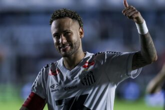 La noticia que estaba esperando Neymar en Brasil p El astro brasileño Neymar Jr. renueva contrato con el Santos FC buscando recuperar su nivel para liderar a la Canarinha en la próxima cita mundialista.