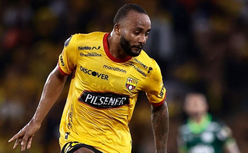 Leonai Souza tendria nuevo club y se va con posibl El volante brasileño Leonai Souza se marcha de Barcelona SC hacia un nuevo equipo, pero su salida podría derivar en una demanda contra el Ídolo.